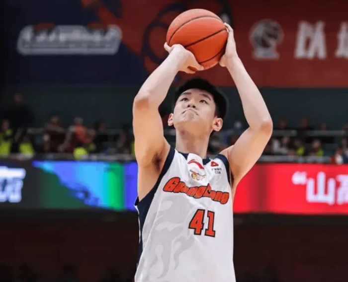 开云体育官方网-广东逆转青岛！王洪泽大爆发，麦考尔43分强势救主，三少折返跑！|青岛市|加时赛|徐杰|比赛|王少杰_新浪体育_新浪新闻